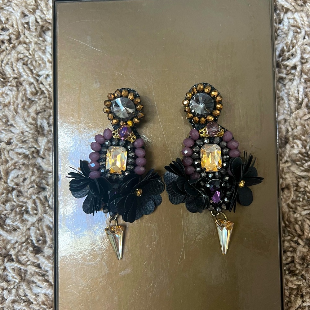 Neiman Marcus earrings like new amazing condition elegant classy